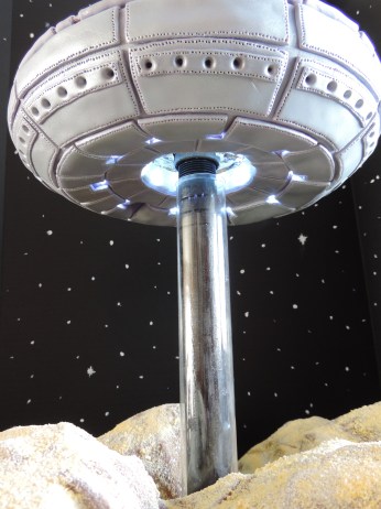 UFO cake bottom with lights