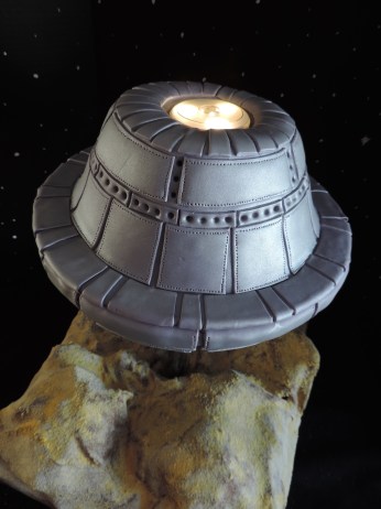 UFO cake with lights fondant