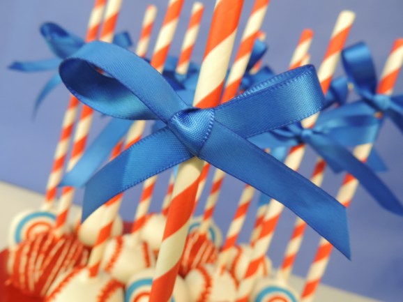 blue bow on cake pops