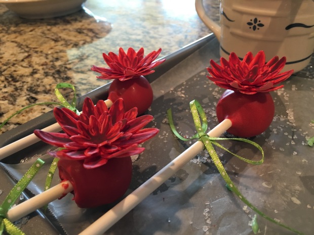 flowers on cake pops from side